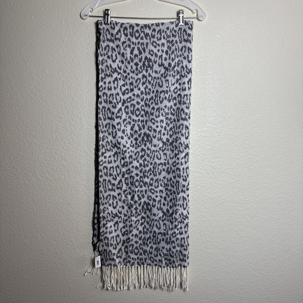 Banana Republic Melinda Scarf NWT Womens OS Grey Cheetah Animal Print Fringe New